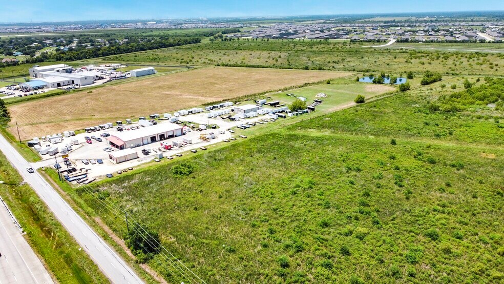 I-10, Mont Belvieu, TX à vendre - Photo de l’immeuble – Image 2 sur 5
