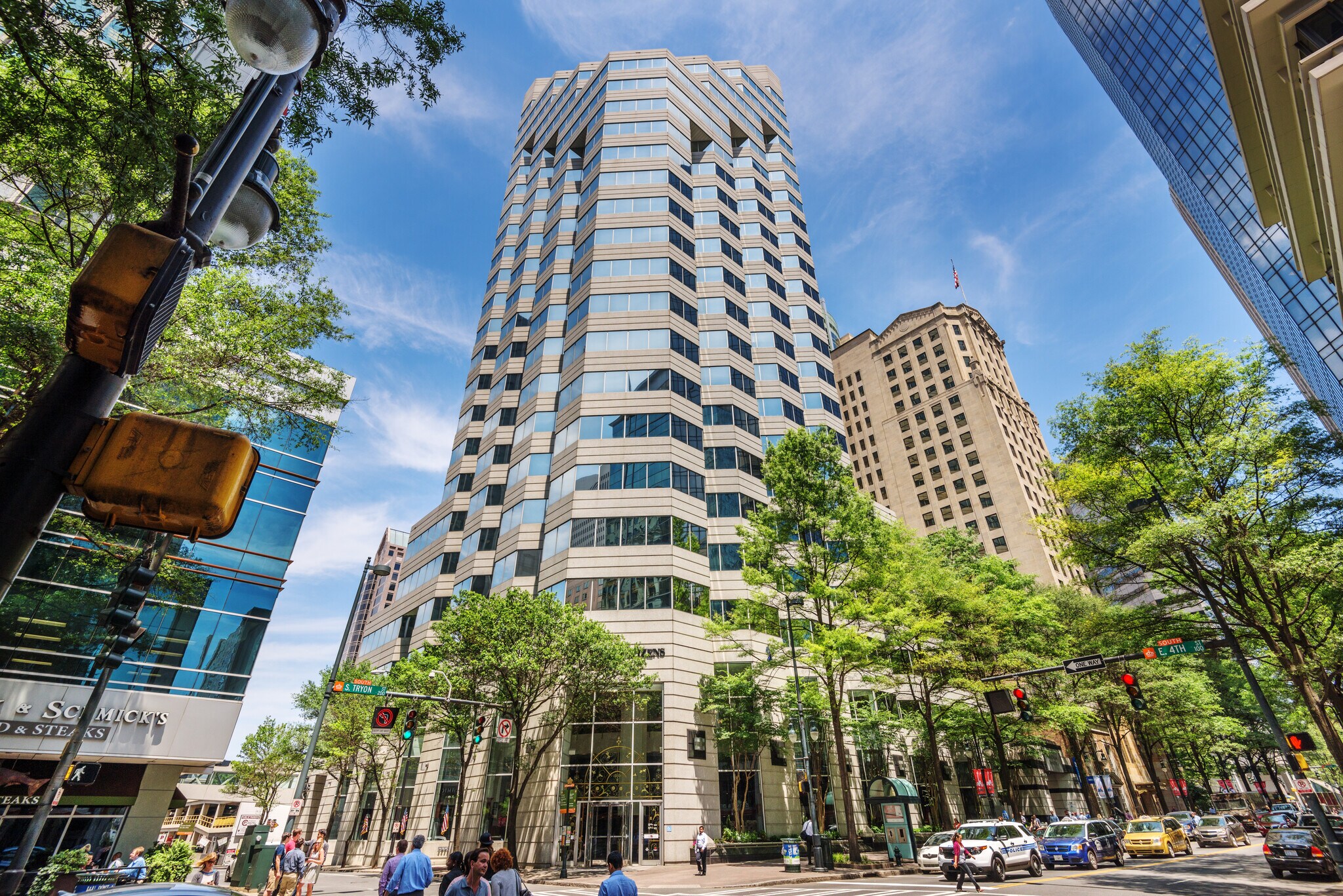 128 S Tryon St, Charlotte, NC à louer Photo de l’immeuble– Image 1 sur 20