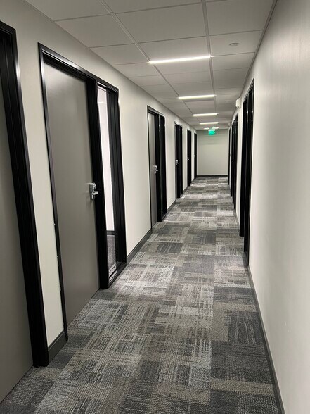 380 S Melrose Dr, Vista, CA à louer - Photo intérieure – Image 2 sur 6
