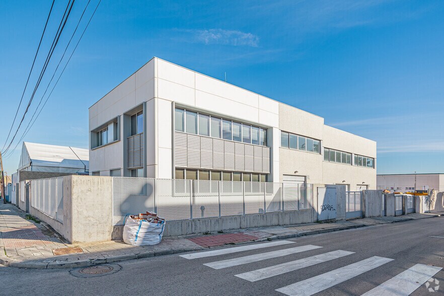 Industriel/Logistique dans Madrid, Madrid à louer - Photo de l’immeuble – Image 2 sur 2