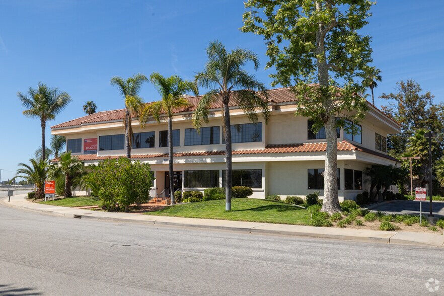 1327 Del Norte Rd, Camarillo, CA à louer - Photo de l’immeuble – Image 1 sur 13