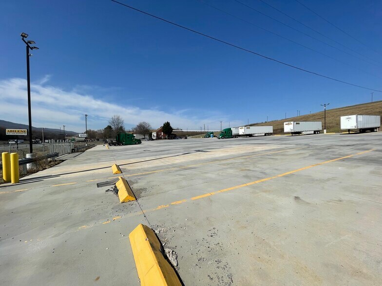 1836 E Lee Hwy, Wytheville, VA à vendre - Photo de l’immeuble – Image 2 sur 6