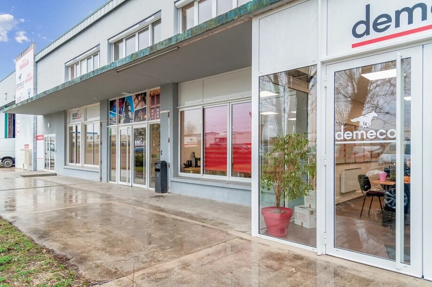 8 Rue Marc Verdier, Pont-Sainte-Marie à louer - Photo de l’immeuble – Image 3 sur 9