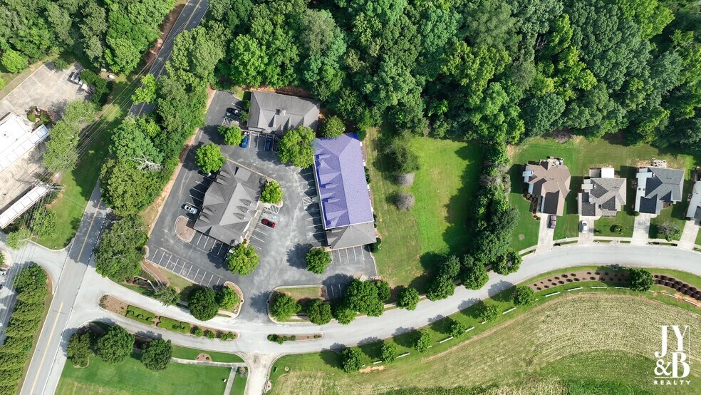 120 Millbrook Village Dr, Tyrone, GA à vendre - Vidéo sur l’annonce professionnelle – Image 3 sur 13