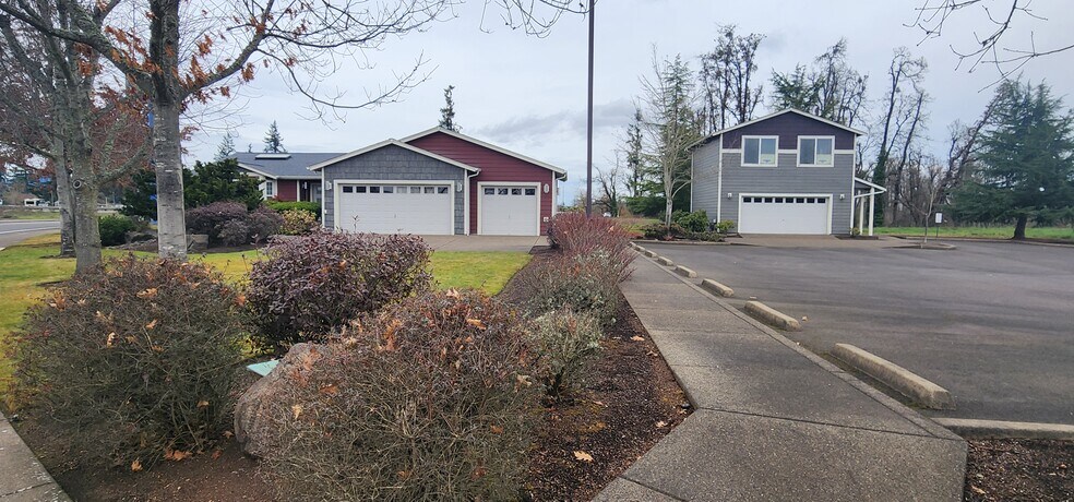 264 Melton Rd, Creswell, OR à vendre - Photo de l’immeuble – Image 3 sur 17