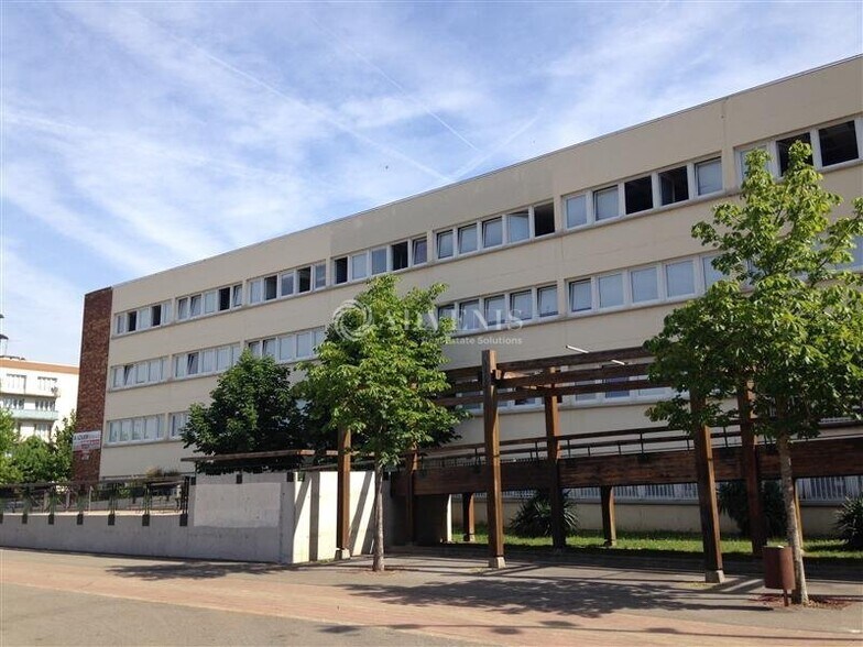 Bureau dans Maurepas à louer - Photo de l’immeuble – Image 2 sur 5