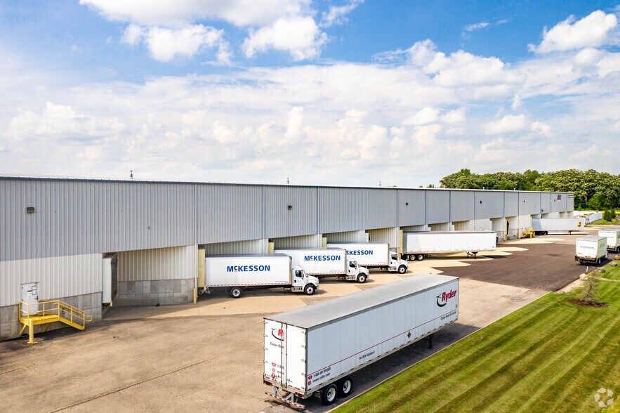 4355 Duraform Ln, Windsor, WI à louer - Photo de l’immeuble – Image 3 sur 4