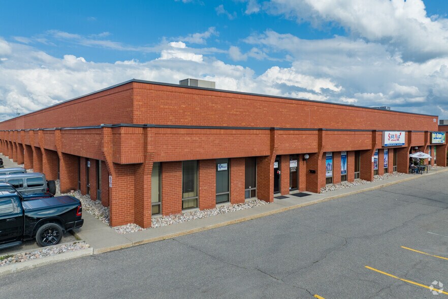 170 Wilkinson Rd, Brampton, ON à louer - Photo de l’immeuble – Image 2 sur 4