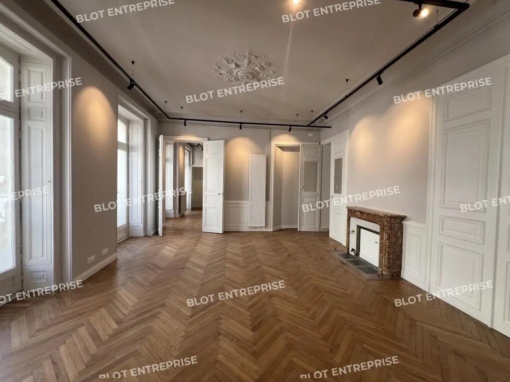  dans Nantes à vendre Photo de l’immeuble– Image 1 sur 1