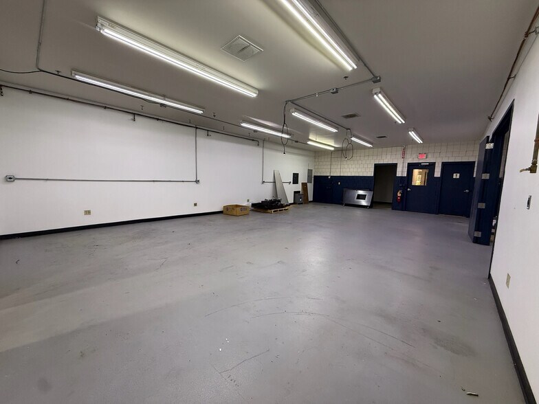 1395 Blue Hills Ave, Bloomfield, CT à louer - Photo intérieure – Image 3 sur 4