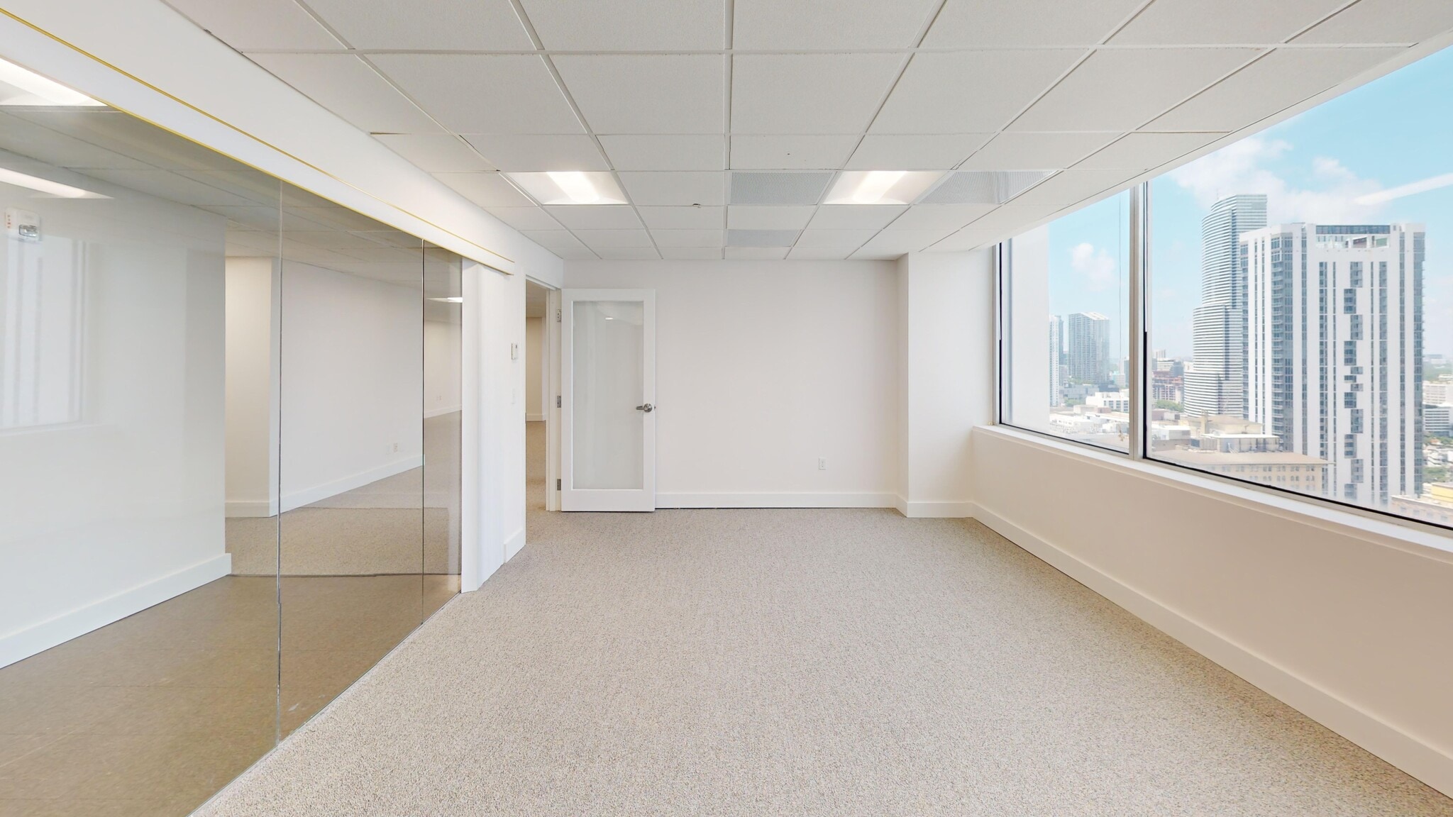 100 N Biscayne Blvd, Miami, FL à louer Photo de l’immeuble– Image 1 sur 5