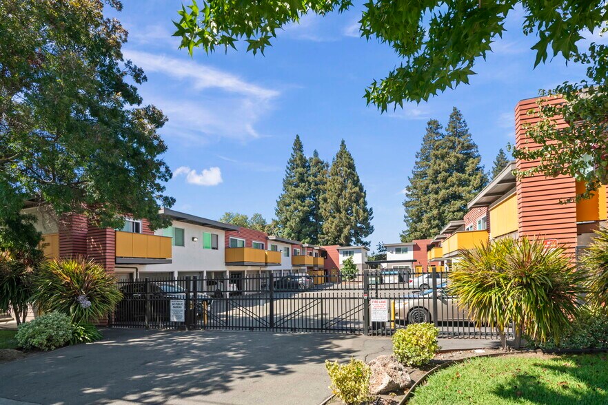 25013-25021 Cypress Ave, Hayward, CA à vendre - Photo de l’immeuble – Image 2 sur 20