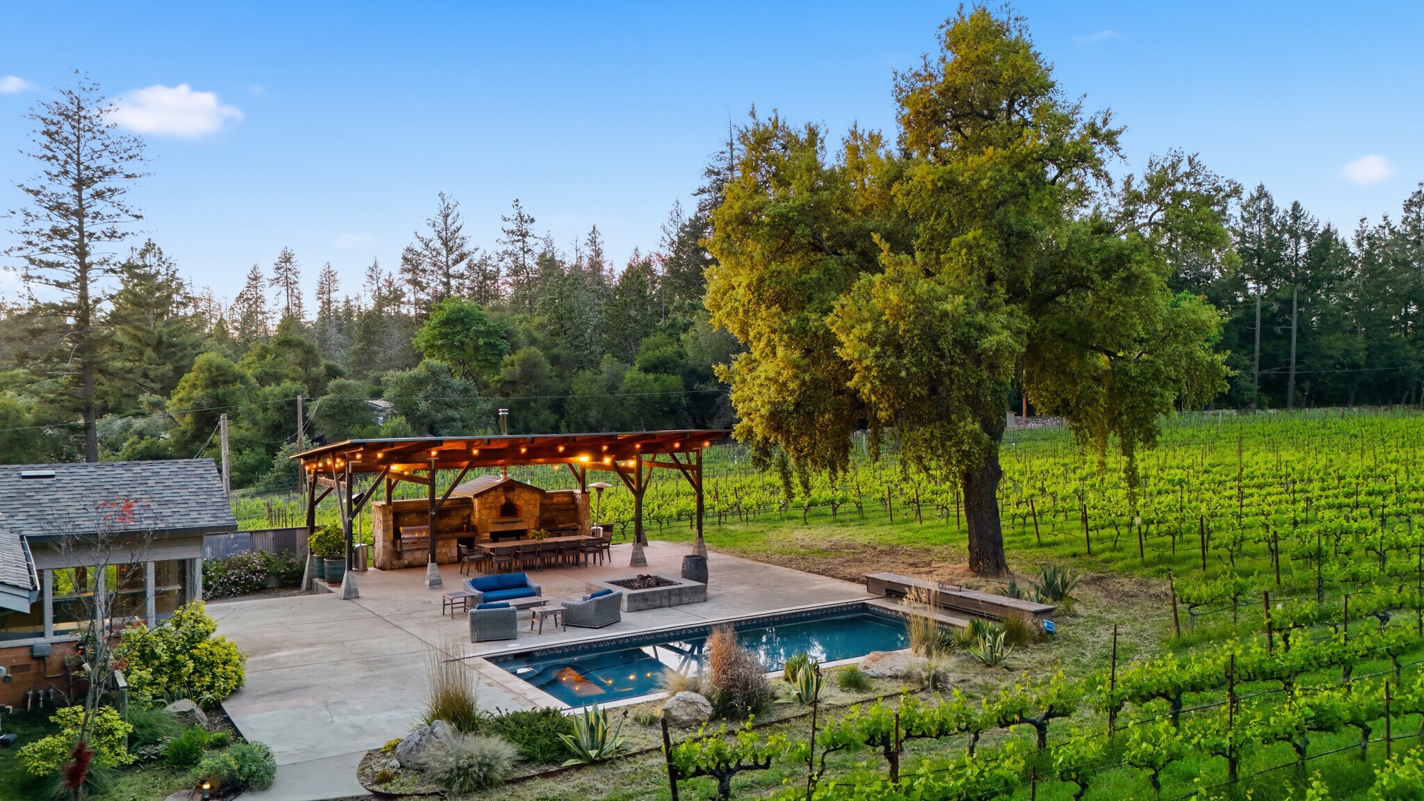 425 Cold Springs Rd, Angwin, CA à vendre Aérien– Image 1 sur 5