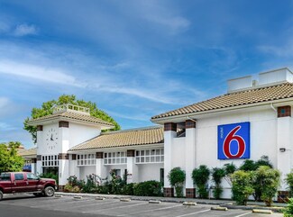 Plus de détails pour 825 E F St, Oakdale, CA - Hôtellerie à vendre
