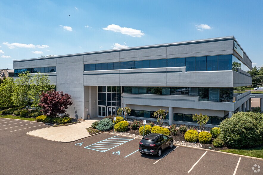 601 Dresher Rd, Horsham Township, PA à louer - Photo de l’immeuble – Image 2 sur 7