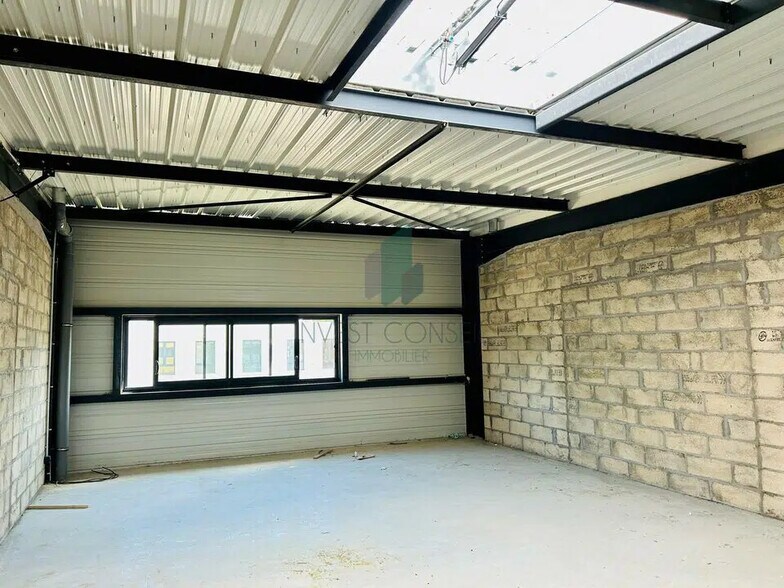Local d’activités dans Épinay-sur-Seine à louer - Photo de l’immeuble – Image 1 sur 9