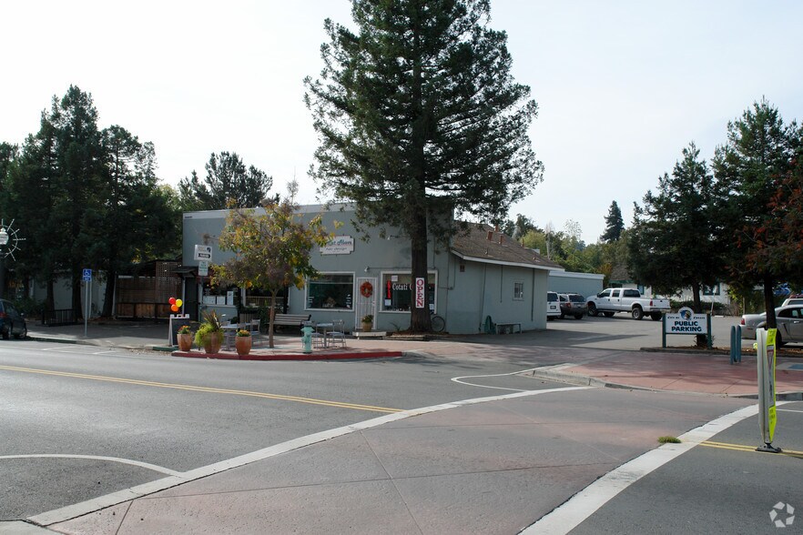 8225 OLD REDWOOD HIGHWAY COTATI, CA portefeuille de 3 biens à vendre sur LoopNet.fr - Photo principale – Image 1 sur 20