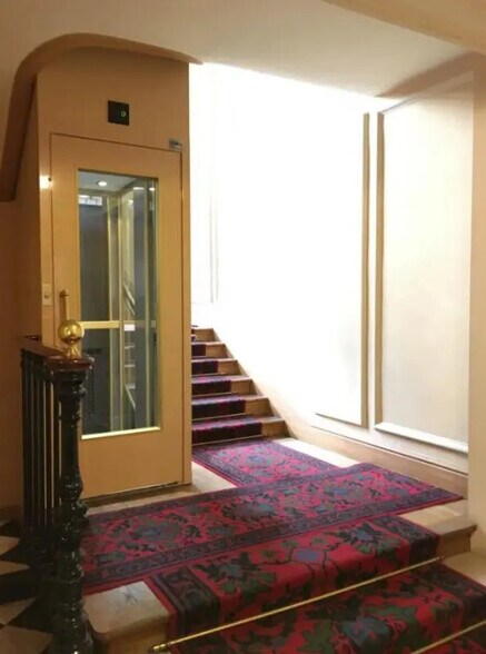 Bureau dans Paris à louer - Photo de l’immeuble – Image 2 sur 10