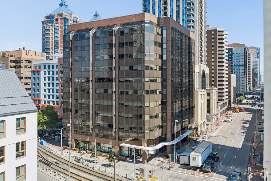 940-950 6th Ave SW, Calgary, AB à louer - Photo de l’immeuble – Image 2 sur 17