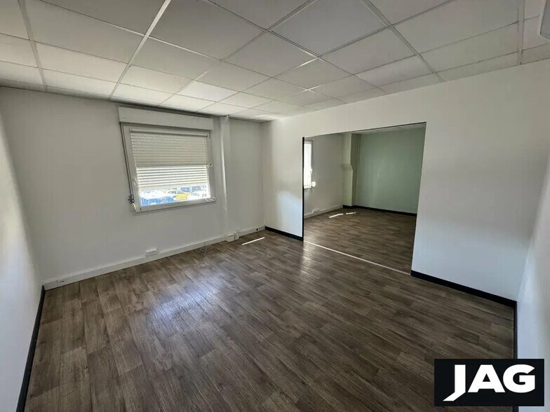 Bureau dans Villeurbanne à louer - Photo de l’immeuble – Image 3 sur 13