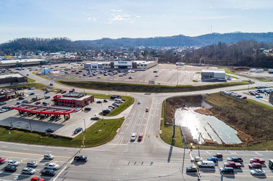 31 Tanyard Station Dr, Barboursville, WV à louer - Photo de l’immeuble – Image 3 sur 12