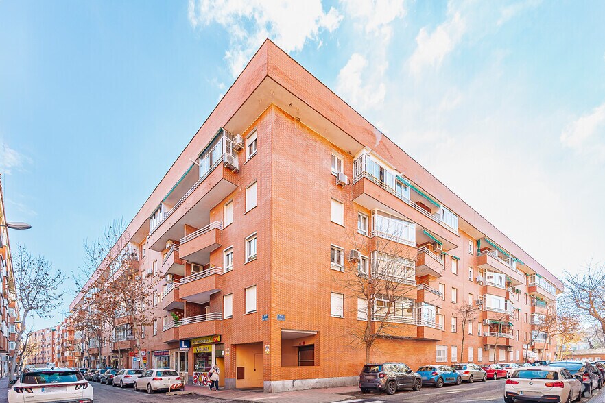 Plaza Hermano Ramón Quiroga, Valdemoro, Madrid à vendre - Photo de l’immeuble – Image 2 sur 3