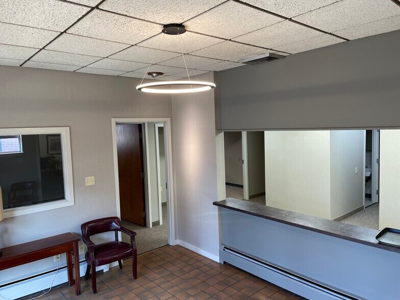 21 Jenkins Ave, Lansdale, PA à louer - Photo de l’immeuble – Image 3 sur 6