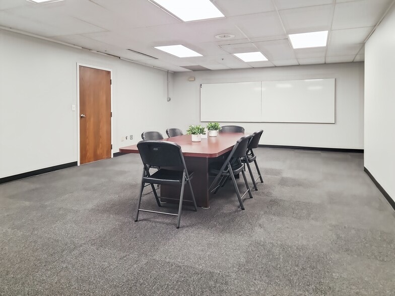 120 Bishops Way, Brookfield, WI à louer - Photo intérieure – Image 2 sur 14