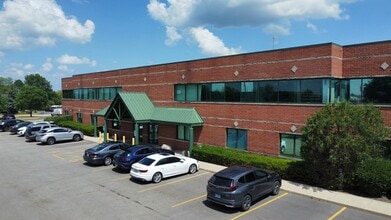 1061 E Main St, East Dundee, IL à louer Photo de l’immeuble– Image 1 sur 3