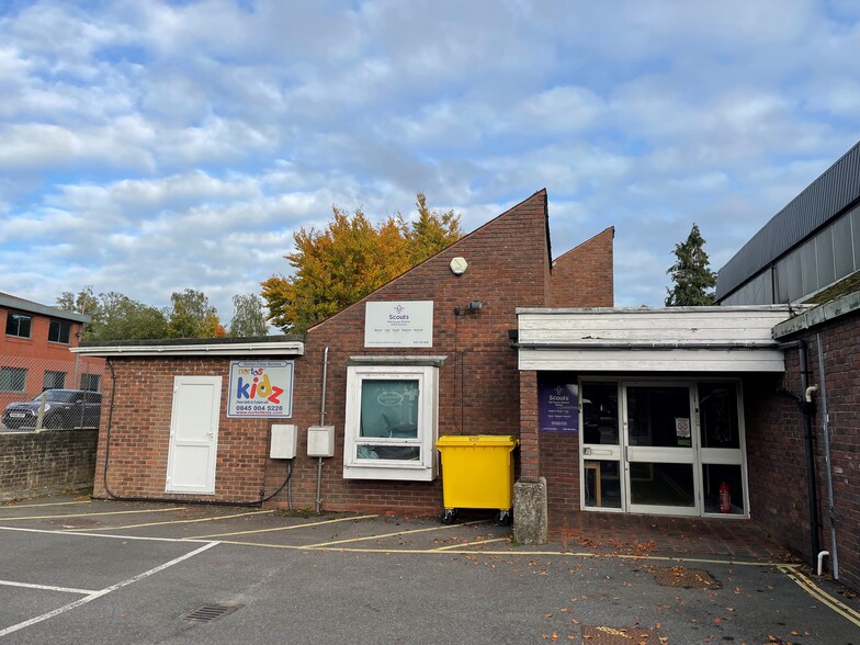 Perrymount Road, Haywards Heath à louer - Photo de l’immeuble – Image 1 sur 1