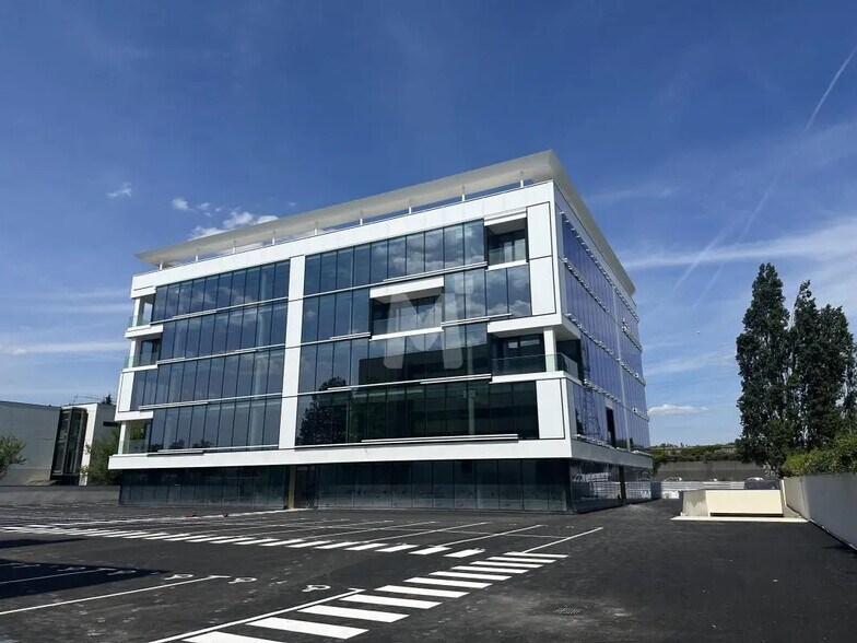 Bureau dans Évry-Courcouronnes à louer - Photo de l’immeuble – Image 1 sur 13