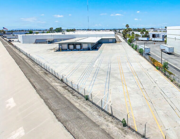 5650 Dolly Ave, Buena Park, CA à louer - Photo de l’immeuble – Image 3 sur 8