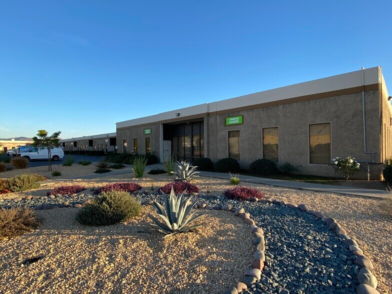 433-473 Vernon Way, El Cajon, CA à louer - Photo de l’immeuble – Image 3 sur 4