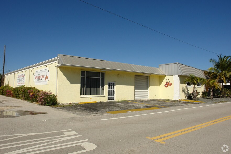 313-321 N Railroad Ave, Boynton Beach, FL à louer - Photo de l’immeuble – Image 2 sur 2