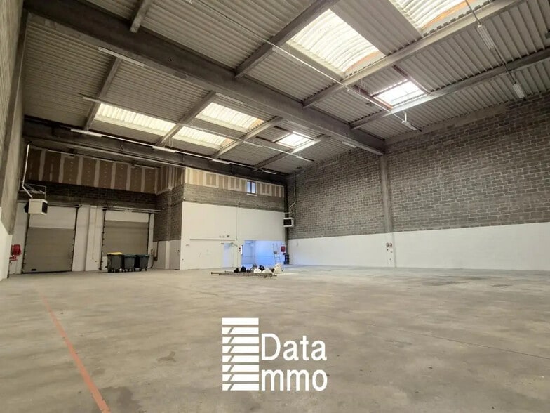 Industriel/Logistique dans Lieusaint à louer - Photo de l’immeuble – Image 2 sur 7