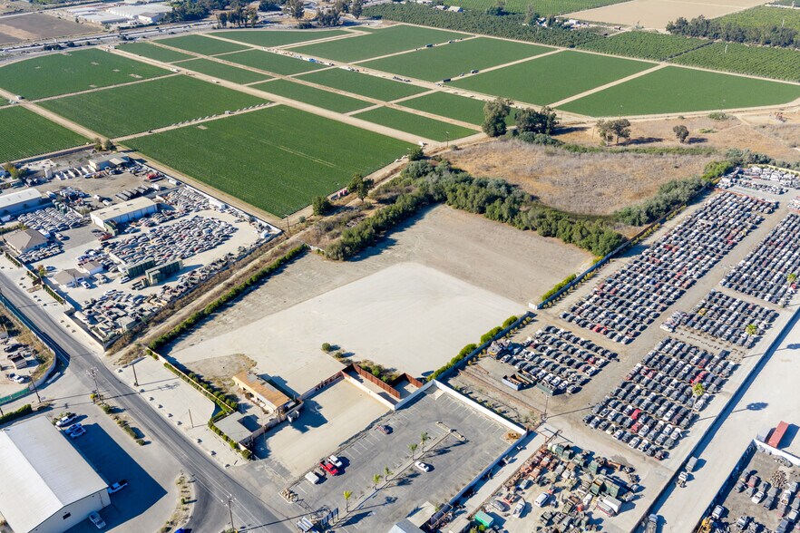 910 Mission Rock Rd, Santa Paula, CA à louer - Photo de l’immeuble – Image 1 sur 6