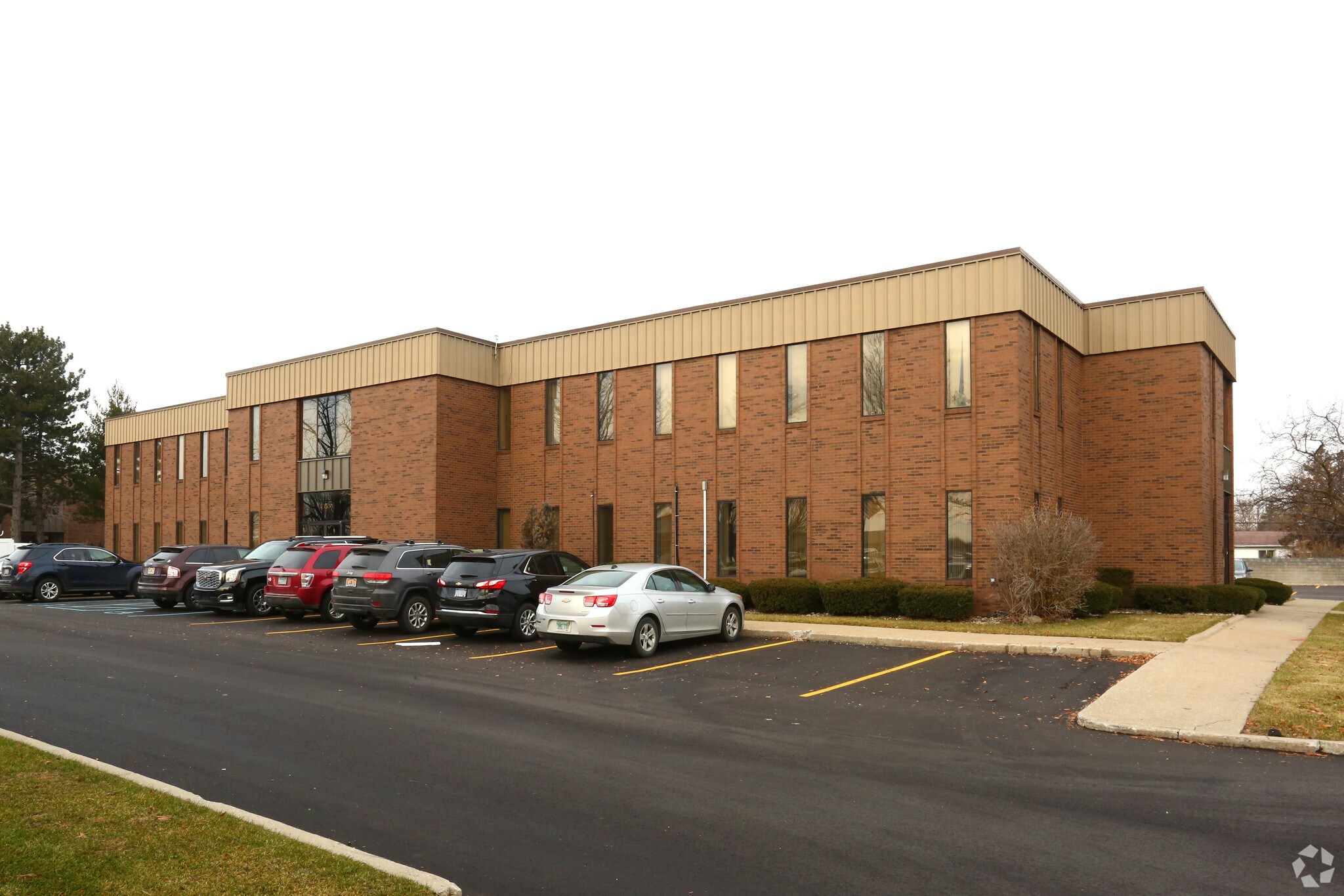 40500 Ann Arbor Rd, Plymouth, MI à louer Photo de l’immeuble– Image 1 sur 8