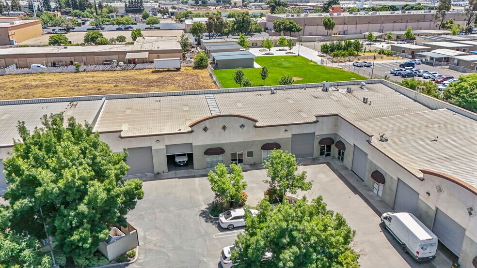 2250-2298 MaryAnne Dr, Turlock, CA à vendre - Photo de l’immeuble – Image 2 sur 17