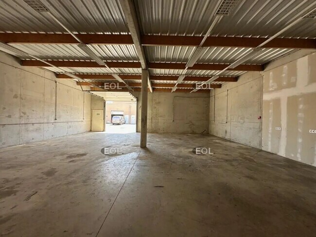 Plus de détails pour Local d'activités à louer