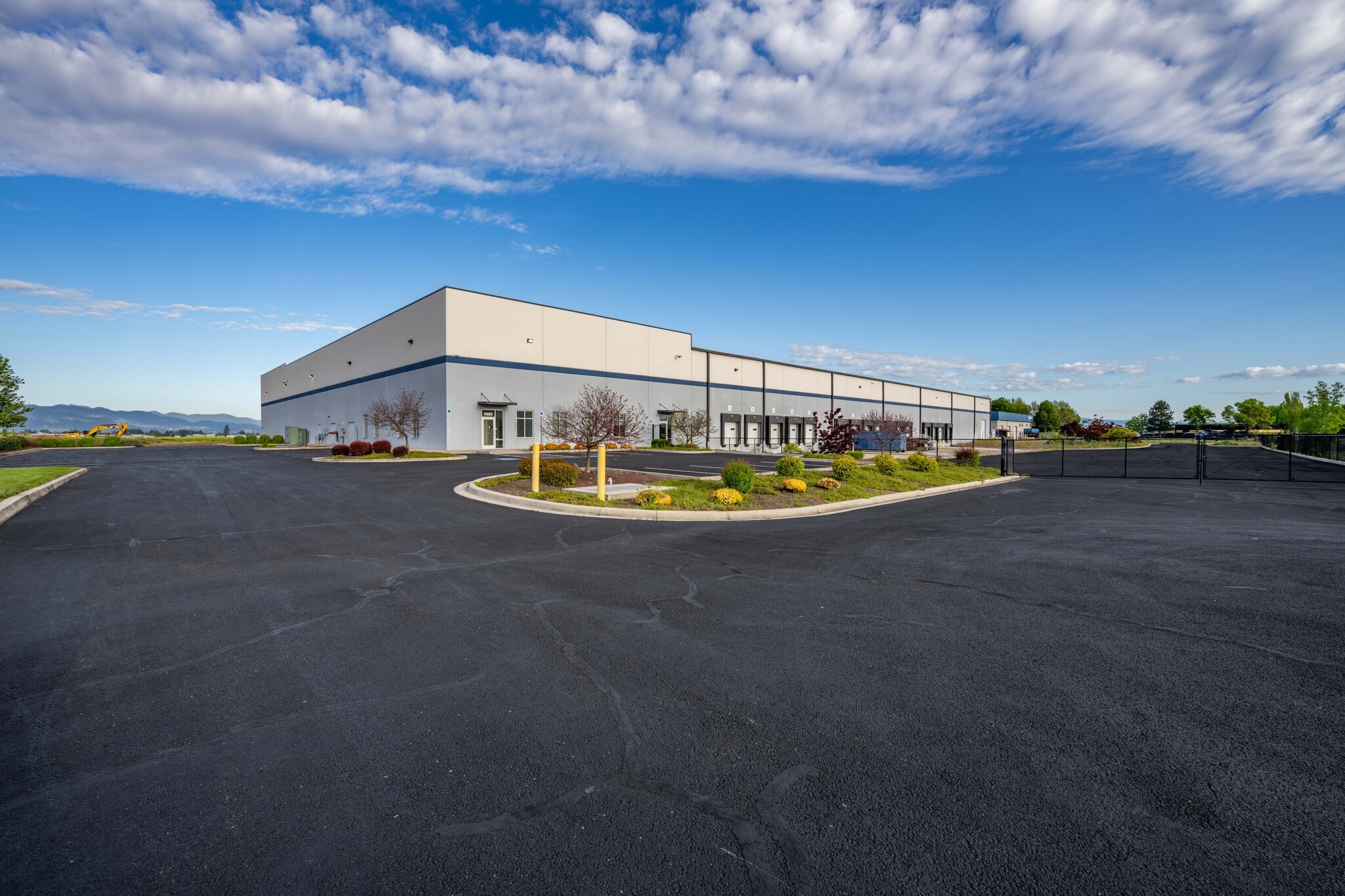4689 Industry Dr, Medford, OR à louer Photo intérieure– Image 1 sur 68