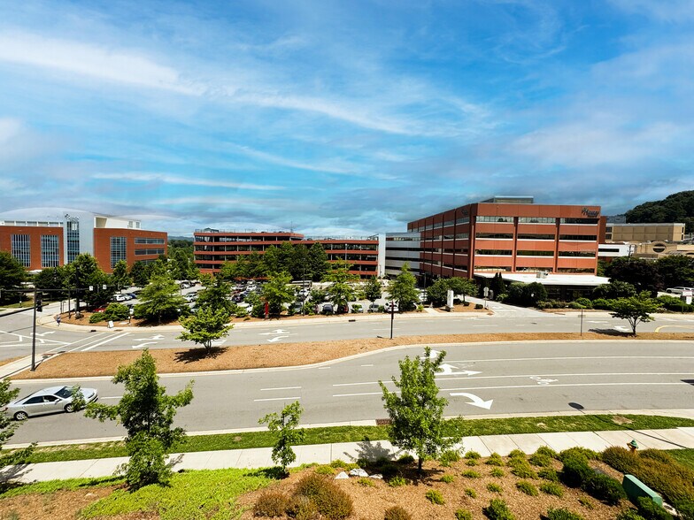 1 Hospital Dr, Asheville, NC à vendre - Photo de l’immeuble – Image 1 sur 7
