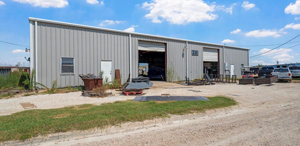 235 S McLennan Loop, Elm Mott, TX à louer - Photo principale – Image 1 sur 2