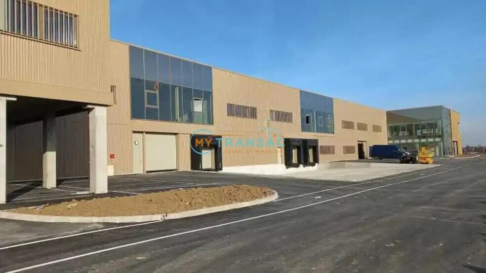 Local d'activités dans Tremblay-en-France à vendre - Photo de l’immeuble – Image 1 sur 7