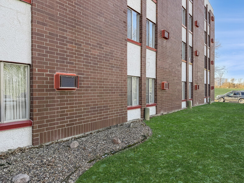1020 Shamrock Ln, Centerville, IA à vendre - Photo de l’immeuble – Image 2 sur 10