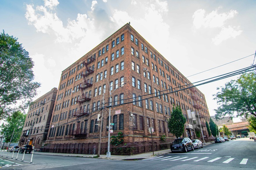 728 E 136th St, Bronx, NY à louer - Aérien – Image 1 sur 11