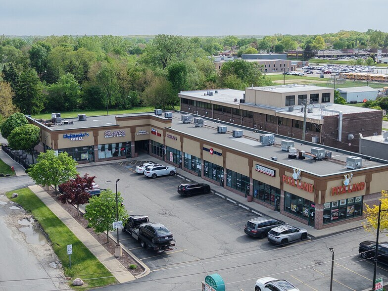 7831 W 95th St, Hickory Hills, IL à louer - Photo principale – Image 1 sur 7