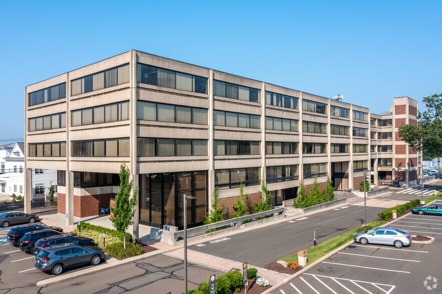 127 Washington Ave, North Haven, CT à louer - Photo de l’immeuble – Image 2 sur 20
