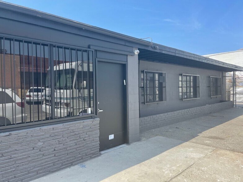 7325 Atoll Ave, North Hollywood, CA à louer - Photo de l’immeuble – Image 3 sur 27