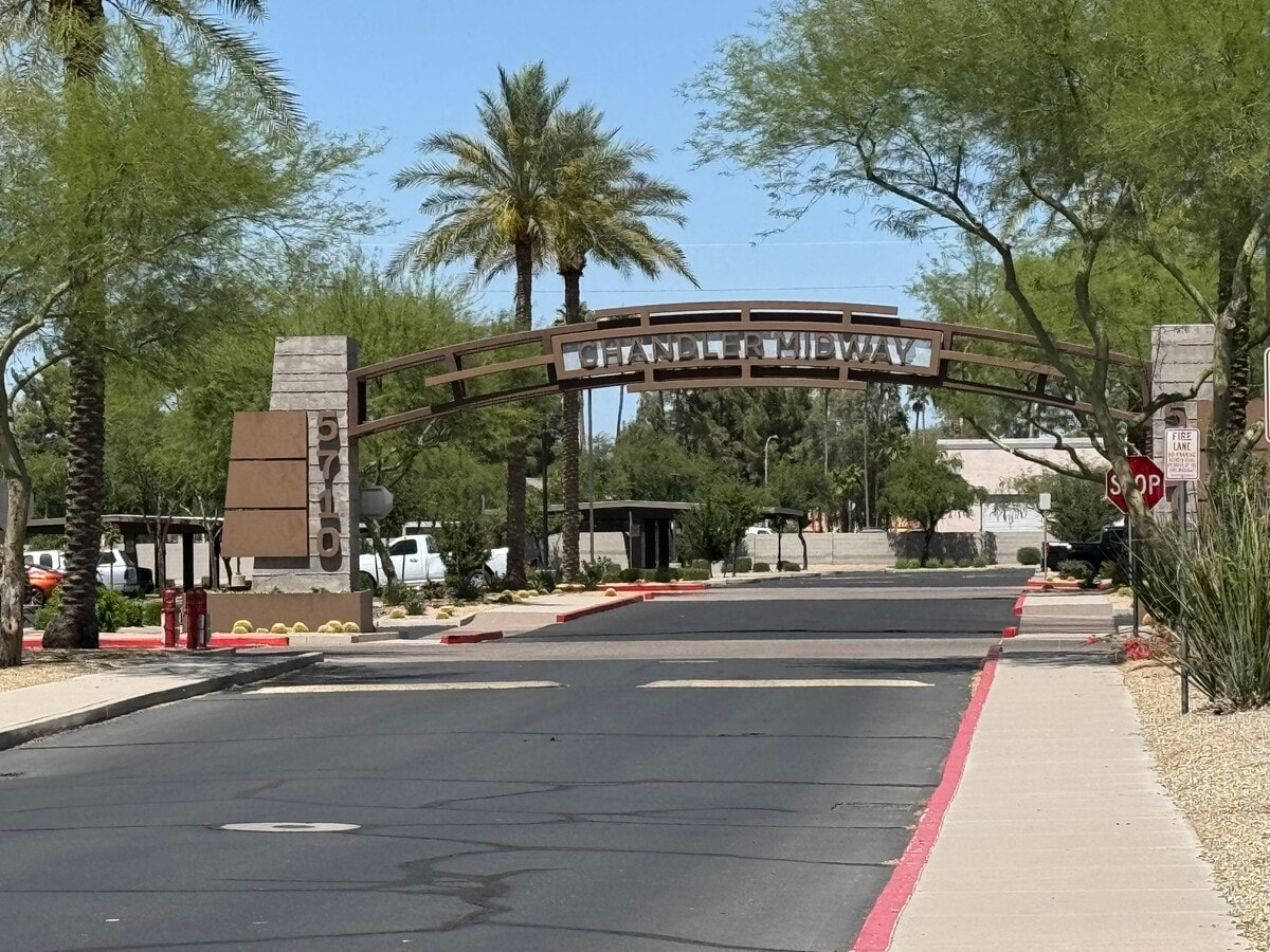 5680 W Chandler Blvd, Chandler, AZ 85226 - Lot G2 -  - Photo intérieure - Image 2 of 17