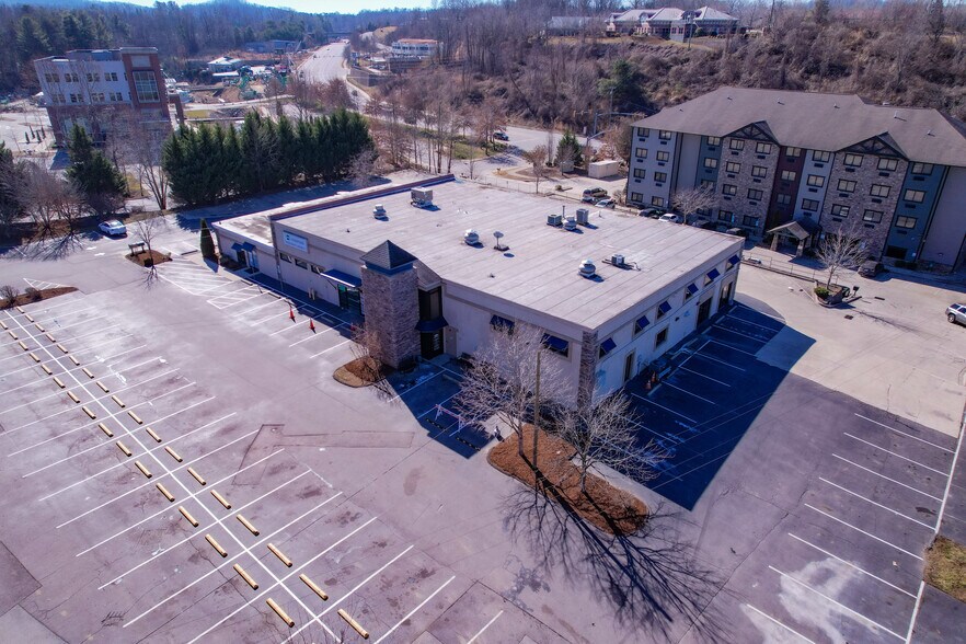6 Roberts Rd, Asheville, NC à louer - Photo de l’immeuble – Image 3 sur 3